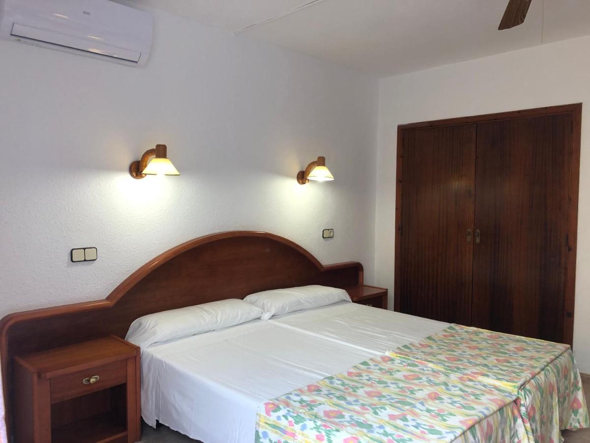 Hostal De La Caravel-La Cala d'Or  Ngoại thất bức ảnh