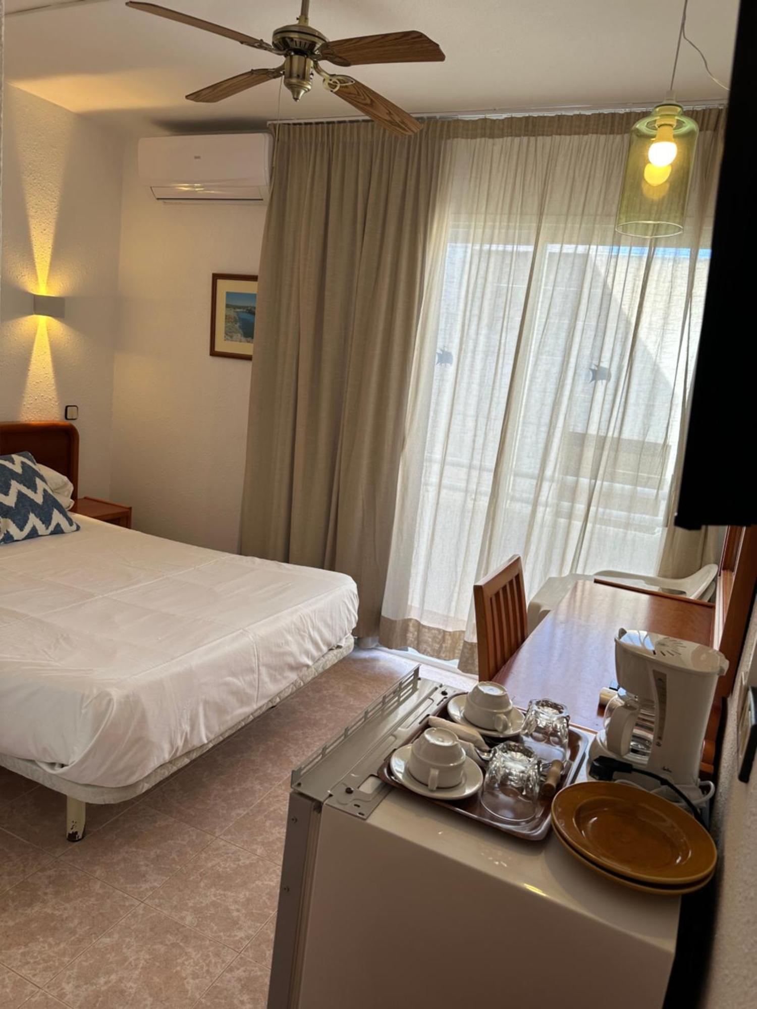 Hostal De La Caravel-La Cala d'Or  Ngoại thất bức ảnh
