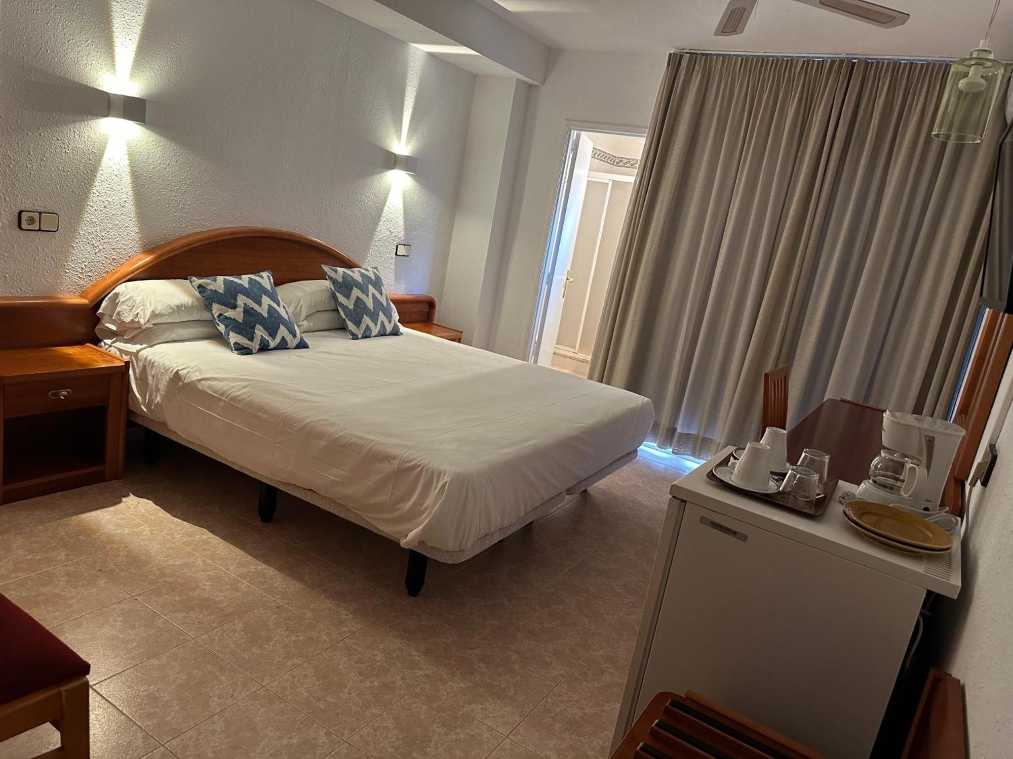 Hostal De La Caravel-La Cala d'Or  Ngoại thất bức ảnh