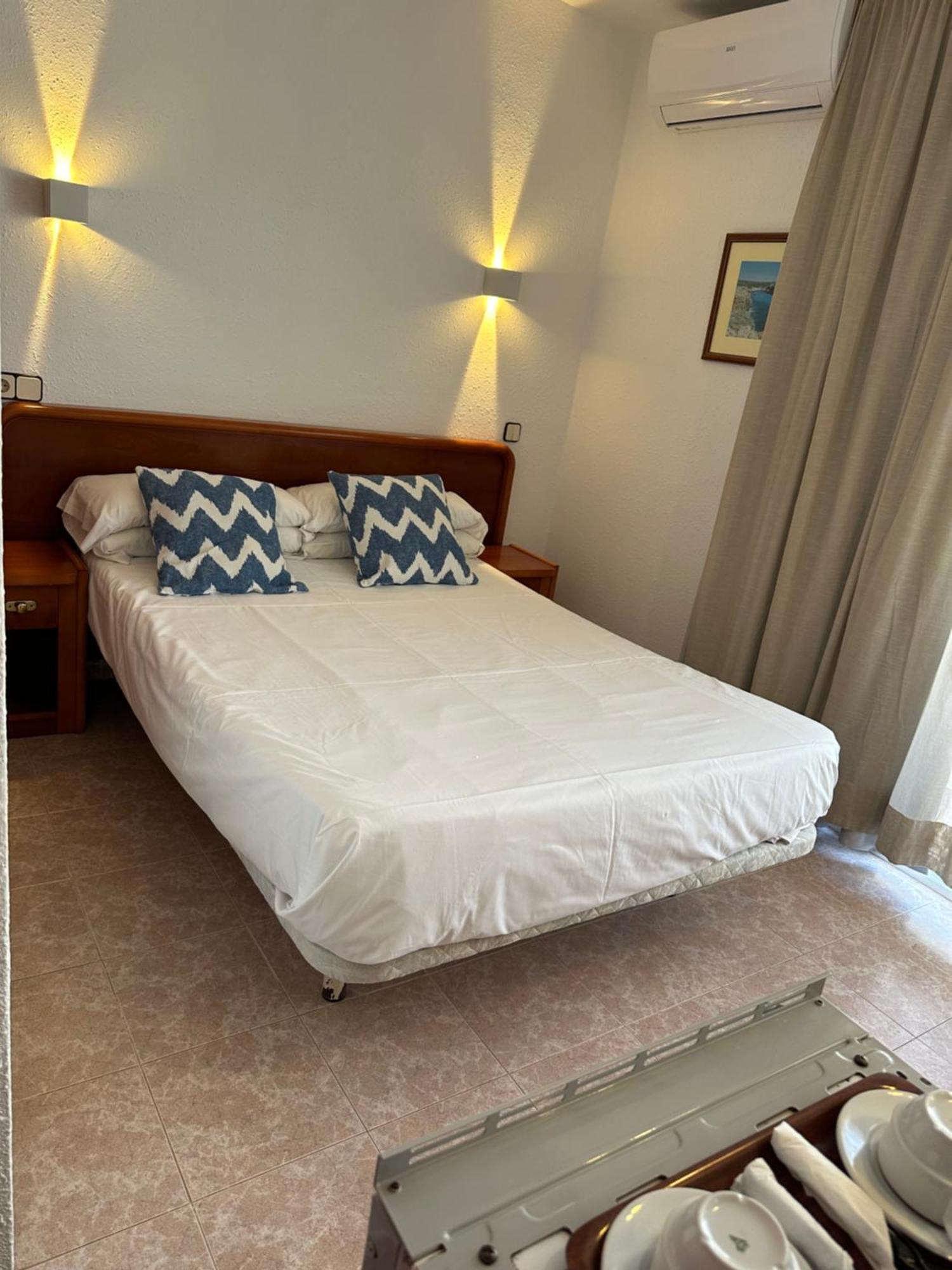 Hostal De La Caravel-La Cala d'Or  Ngoại thất bức ảnh