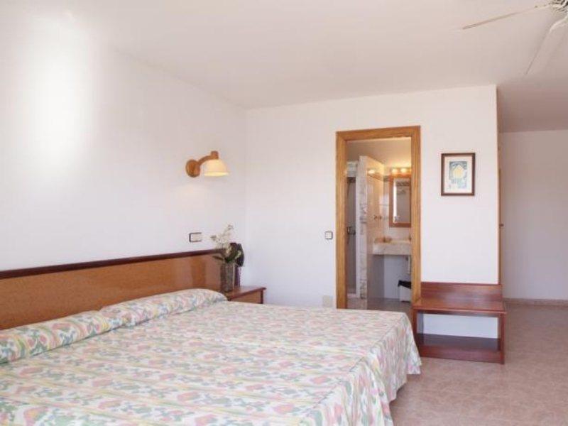 Hostal De La Caravel-La Cala d'Or  Ngoại thất bức ảnh