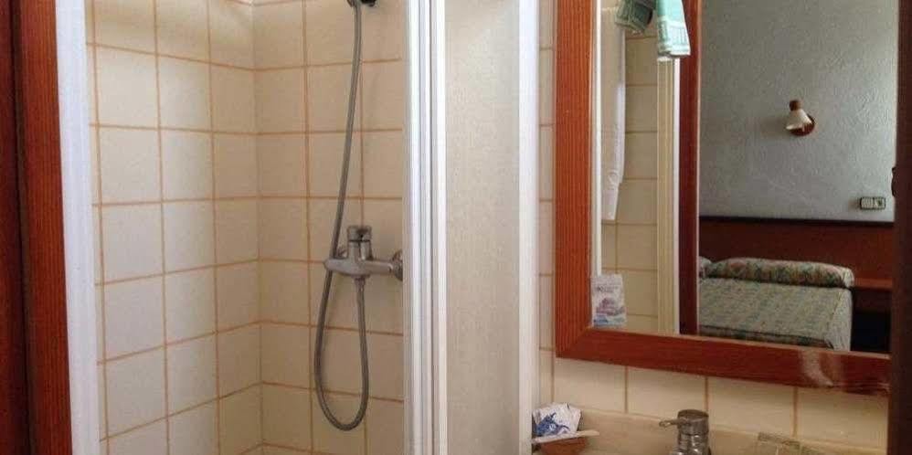 Hostal De La Caravel-La Cala d'Or  Ngoại thất bức ảnh